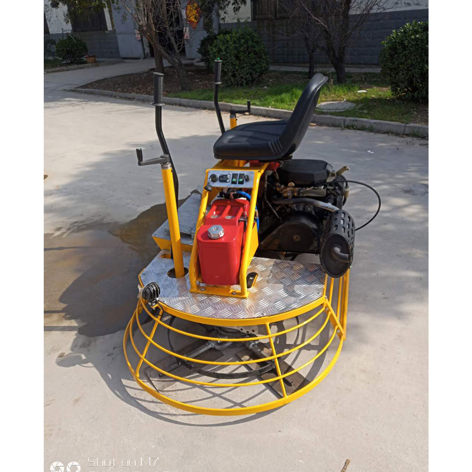 SDBM ride on concrete power trowel